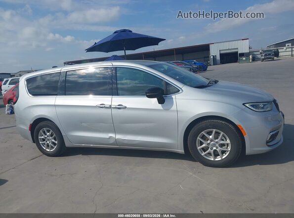 2C4RC1BG1RR163225 2024 CHRYSLER PACIFICA Blue Widok wnętrza z tyłu