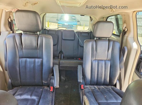 2C4RC1BG2GR140968 2016 CHRYSLER TOWN Белый Вид задних сидений