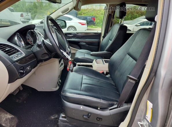 2C4RC1BG2GR229200 2016 CHRYSLER TOWN Серебряный Вид салона спереди