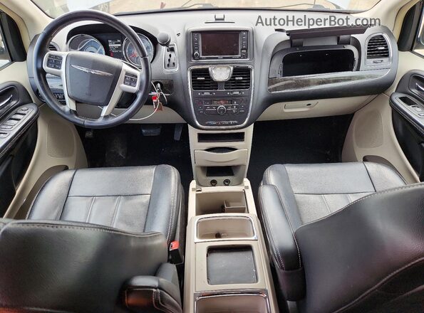 2C4RC1BG2GR229200 2016 CHRYSLER TOWN Серебряный Вид панели приборов