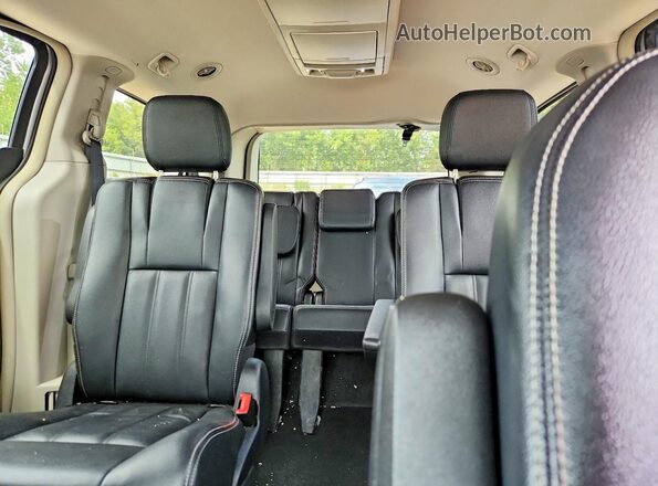 2C4RC1BG2GR229200 2016 CHRYSLER TOWN Серебряный Вид задних сидений
