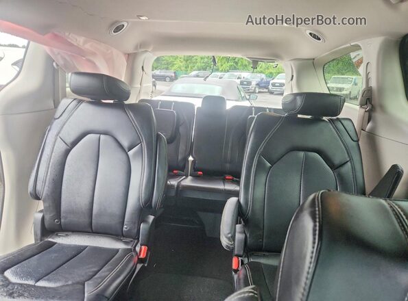 2C4RC1BG2RR136549 2024 CHRYSLER PACIFICA Gray Rear seats view