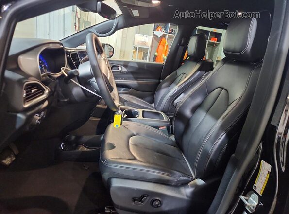2C4RC1BG2SR523981 2025 CHRYSLER PACIFICA Black Widok wnętrza z przodu