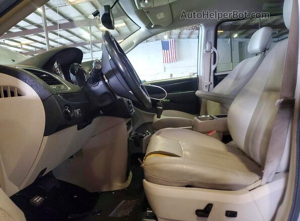 2C4RC1BG3GR175650 2016 CHRYSLER TOWN Серебряный Вид салона спереди