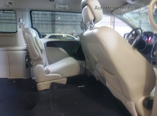 2C4RC1BG3GR175650 2016 CHRYSLER TOWN Серебряный Вид задних сидений