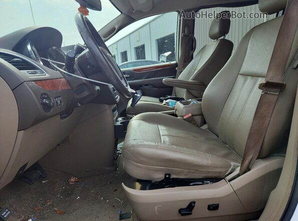 2C4RC1BG3GR281161 2016 CHRYSLER TOWN Белый Вид салона спереди