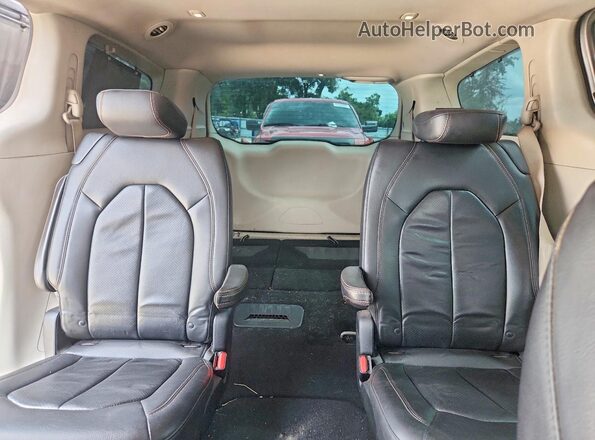 2C4RC1BG3JR192830 2018 CHRYSLER PACIFICA Silver Հետևի նստատեղերի տեսք