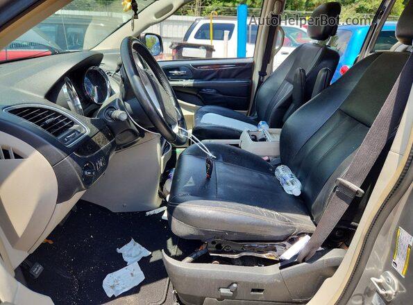 2C4RC1BG4GR173597 2016 CHRYSLER TOWN Silver Vista interior delantera