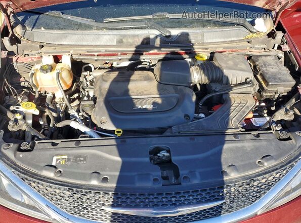 2C4RC1BG4JR107557 2018 CHRYSLER PACIFICA Burgundy Rear interior view