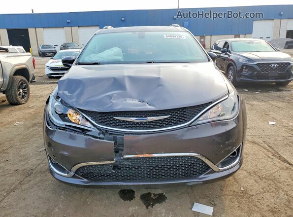 2C4RC1BG4JR193548 2018 CHRYSLER PACIFICA Gray Widok z przodu