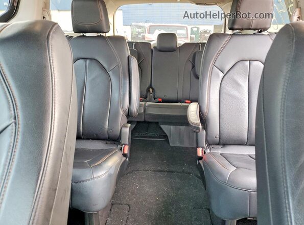 2C4RC1BG4JR193548 2018 CHRYSLER PACIFICA Gray Widok tylnych siedzeń