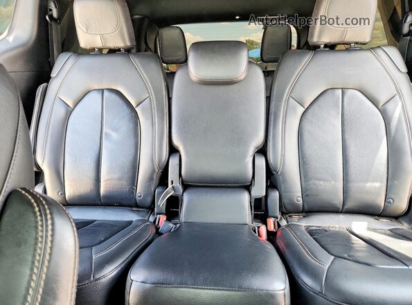 2C4RC1BG4JR228069 2018 CHRYSLER PACIFICA White უკანა სალონის ხედი
