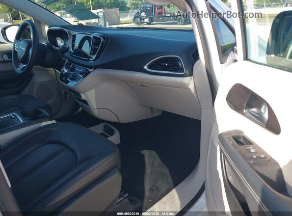 2C4RC1BG4RR149643 2024 CHRYSLER PACIFICA White Front interior view