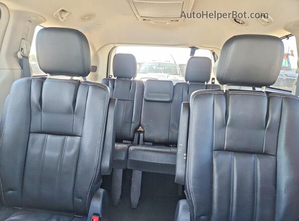 2C4RC1BG5GR238781 2016 CHRYSLER TOWN Blue Widok wnętrza z tyłu