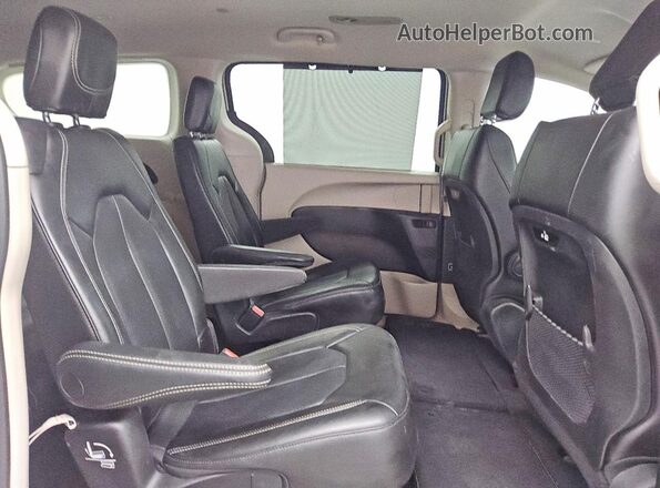 2C4RC1BG5PR509192 2023 CHRYSLER PACIFICA Серебряный Вид задней части салона