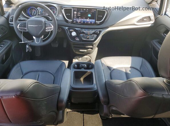 2C4RC1BG5TR160612 2026 CHRYSLER PACIFICA Белый Вид панели приборов