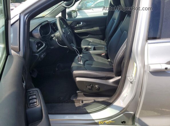 2C4RC1BG5TR212501 2026 CHRYSLER PACIFICA Silver წინა სალონის ხედი
