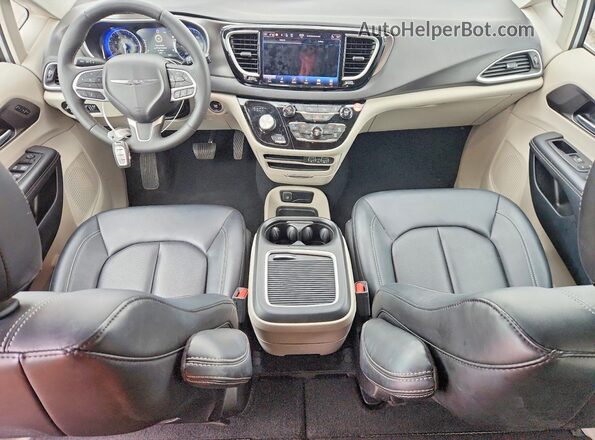 2C4RC1BG7RR149099 2024 CHRYSLER PACIFICA Silver Widok deski rozdzielczej