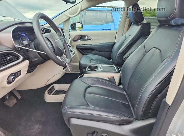 2C4RC1BG7RR149099 2024 CHRYSLER PACIFICA Silver Widok wnętrza z przodu