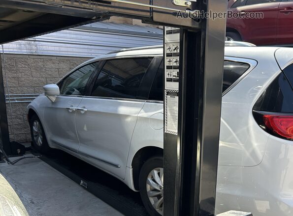2C4RC1BG8JR118867 2018 CHRYSLER PACIFICA White Trasero izquierdo