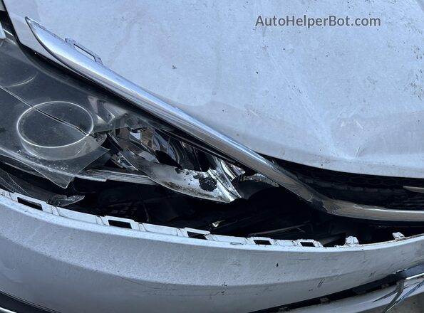 2C4RC1BG8JR118867 2018 CHRYSLER PACIFICA White Vista frontal