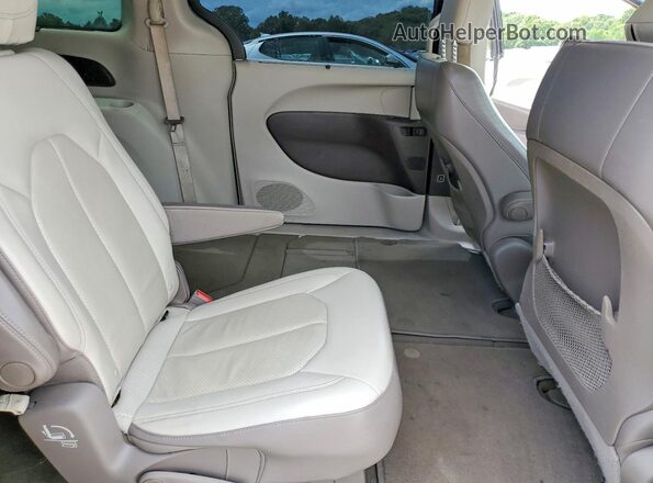 2C4RC1BG8JR153831 2018 CHRYSLER PACIFICA Charcoal Vista interior trasera