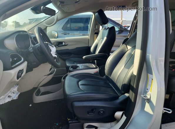 2C4RC1BG8RR120288 2024 CHRYSLER PACIFICA Silver Vista interior delantera