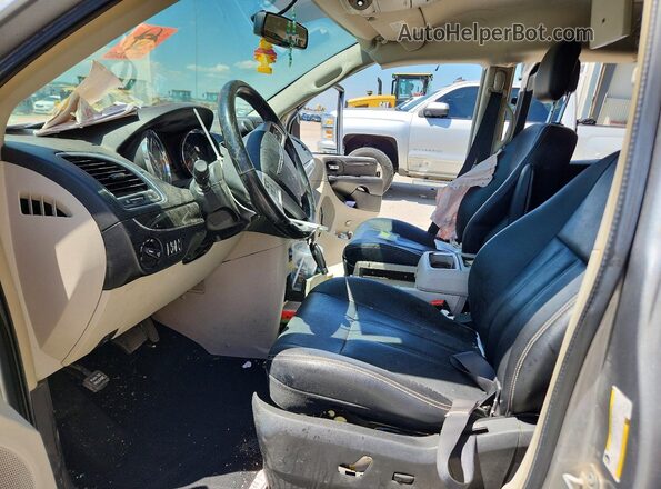 2C4RC1BG9GR288650 2016 CHRYSLER TOWN Silver Вид салону спереду