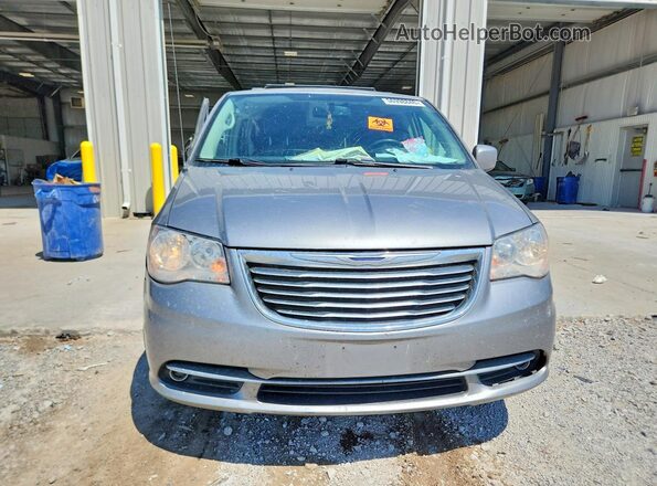 2C4RC1BG9GR288650 2016 CHRYSLER TOWN Silver Вид спереду