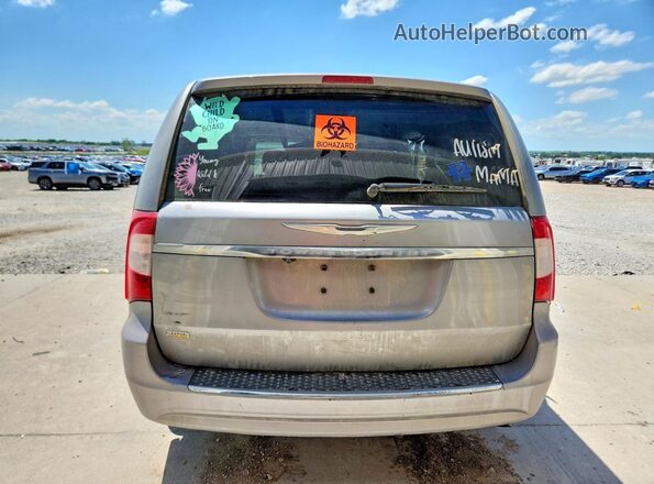 2C4RC1BG9GR288650 2016 CHRYSLER TOWN Silver Вид ззаду