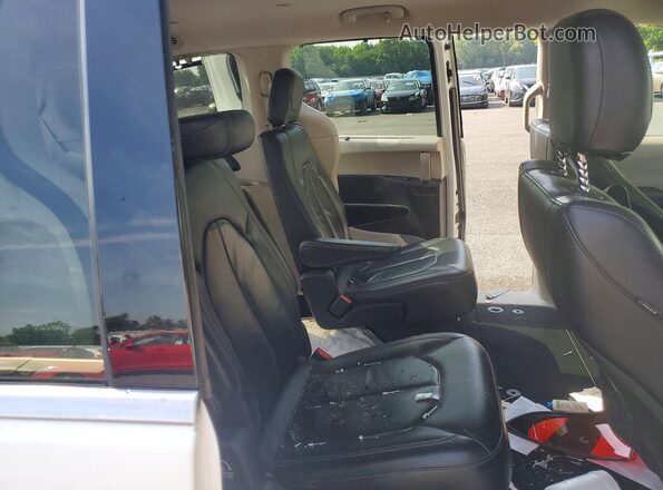 2C4RC1BG9HR621771 2017 CHRYSLER PACIFICA Белый Вид задней части салона
