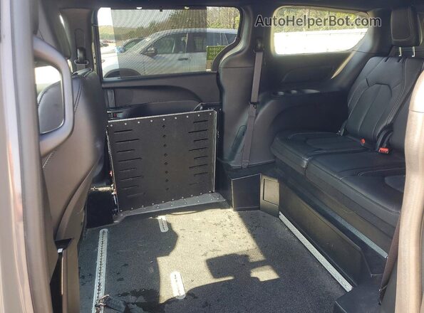 2C4RC1BG9SR558338 2025 CHRYSLER PACIFICA Gray Vista interior trasera