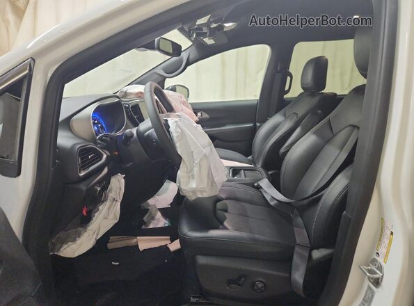 2C4RC1BG9VR579453 2027 CHRYSLER PACIFICA White 