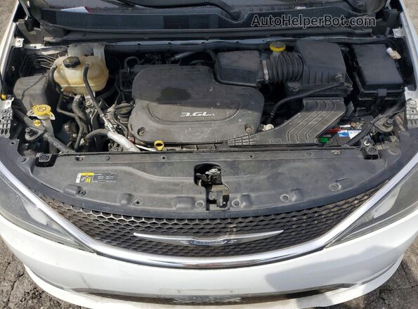 2C4RC1BGXJR110558 2018 CHRYSLER PACIFICA White ძრავის განყოფილების ხედი