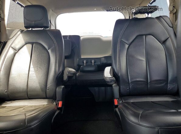 2C4RC1BGXJR110558 2018 CHRYSLER PACIFICA White უკანა სავარძლების ხედი