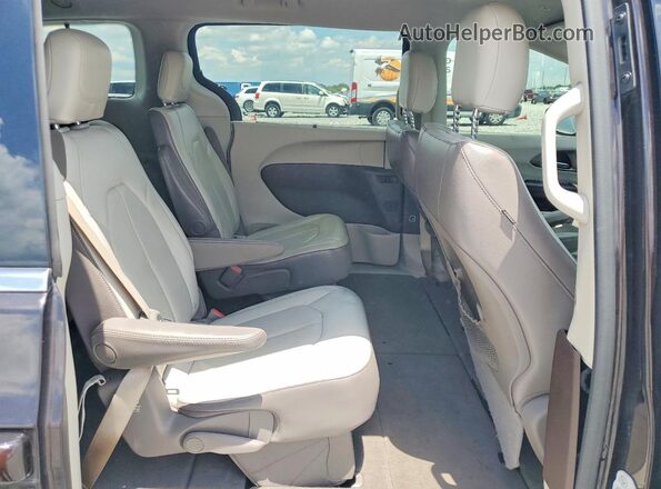 2C4RC1BGXJR142071 2018 CHRYSLER PACIFICA Черный Вид задней части салона