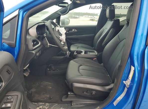 2C4RC1BGXVR586881 2027 CHRYSLER PACIFICA Blue Widok wnętrza z przodu
