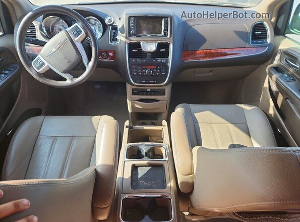 2C4RC1CG1GR283506 2016 CHRYSLER TOWN Золотой Вид панели приборов