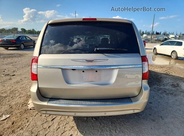 2C4RC1CG1GR283506 2016 CHRYSLER TOWN Золотой Вид сзади