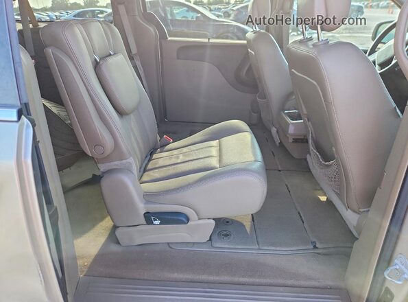 2C4RC1CG1GR283506 2016 CHRYSLER TOWN Золотой Вид задних сидений