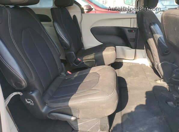 2C4RC1CG1PR602175 2023 CHRYSLER VOYAGER White Вид задньої частини салону
