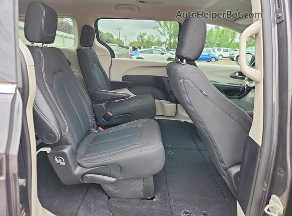 2C4RC1CG4NR158142 2022 CHRYSLER VOYAGER Gray Vista interior trasera