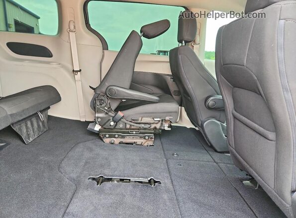 2C4RC1CG5MR565434 2021 CHRYSLER VOYAGER Black Vista interior trasera