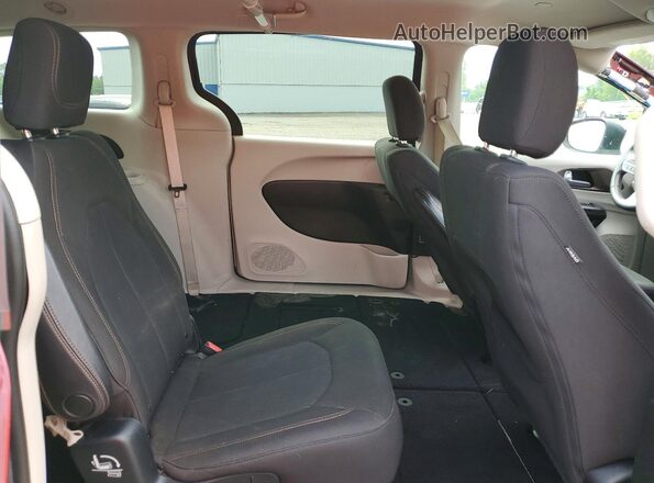 2C4RC1CG7HR610086 2017 CHRYSLER PACIFICA Burgundy Widok wnętrza z tyłu