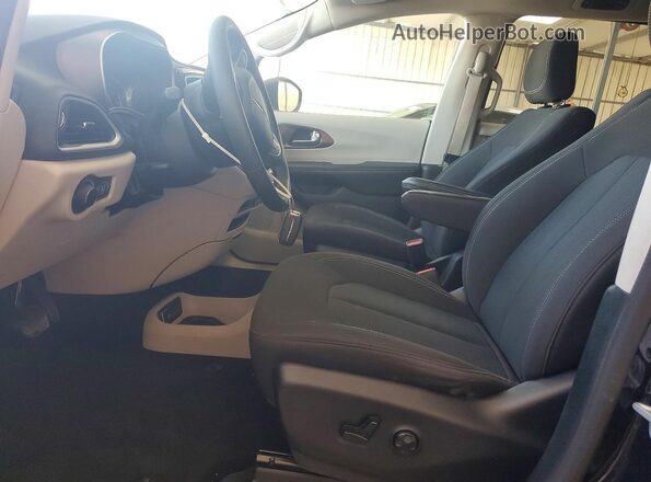 2C4RC1CG8NR224885 2022 CHRYSLER VOYAGER Черный Вид салона спереди