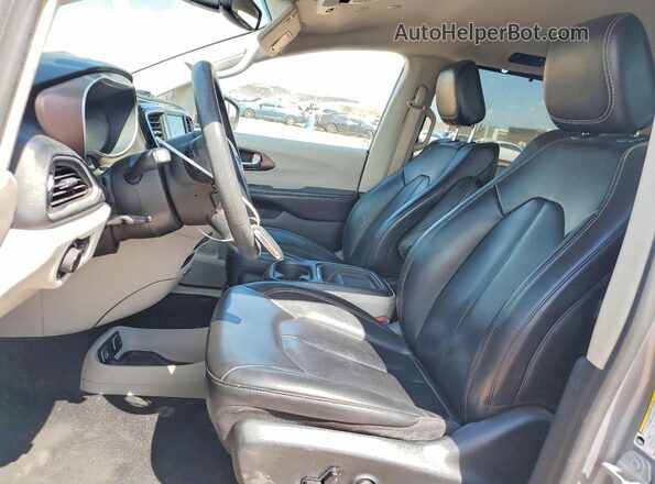 2C4RC1DG2LR268263 2020 CHRYSLER VOYAGER Gray Widok wnętrza z przodu
