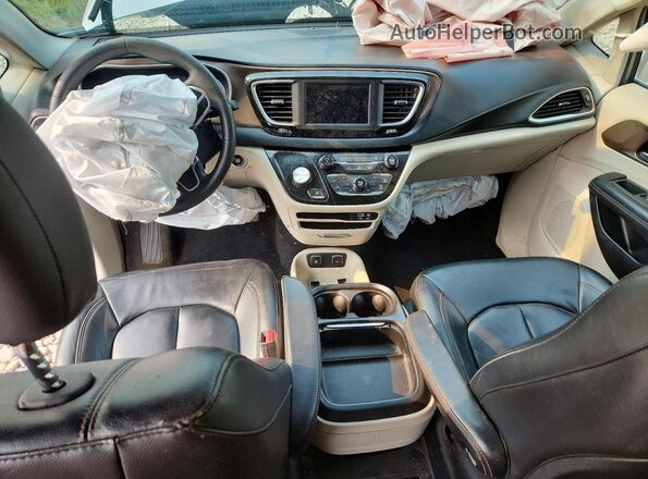 2C4RC1DG3LR176823 2020 CHRYSLER VOYAGER Silver Առջևի վահանակի տեսք