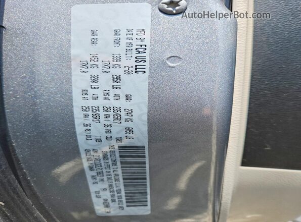 2C4RC1DG3LR176823 2020 CHRYSLER VOYAGER Silver VIN կոդի պիտակի տեսք