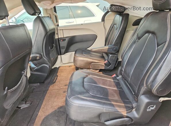 2C4RC1DG3LR176823 2020 CHRYSLER VOYAGER Silver Սալոնի հետևի տեսք