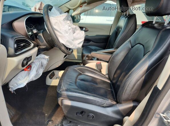 2C4RC1DG3LR176823 2020 CHRYSLER VOYAGER Silver Սալոնի դիմացի տեսք